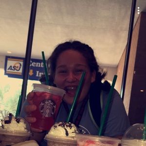 Meet your Posher, Anahy